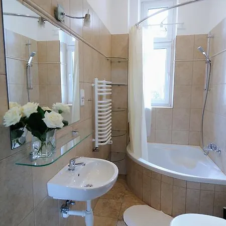 Hollywood Apartament *