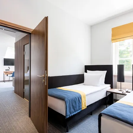 Grand Ascot Hotel