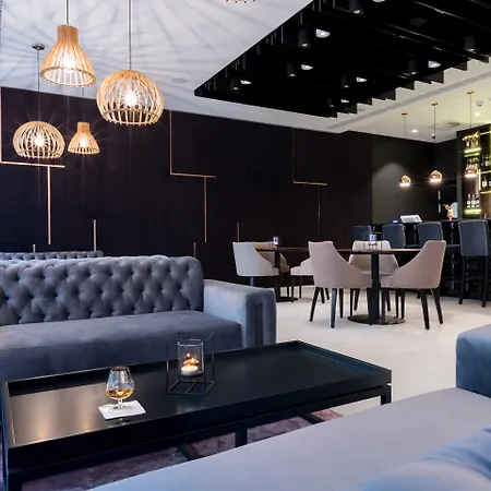 Grand Ascot Hotel