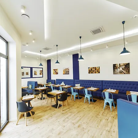 32 Old Town Otel