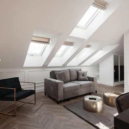 Palace Apartment *