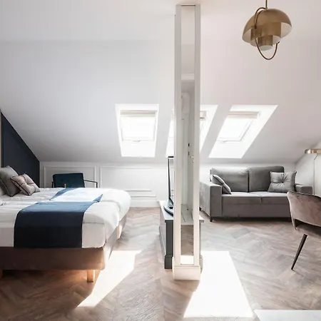 Palace Apartment *