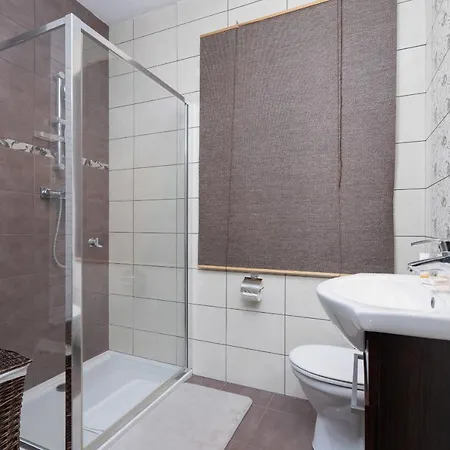 Three-bedroom House Czarnochowice By Renters Holiday home