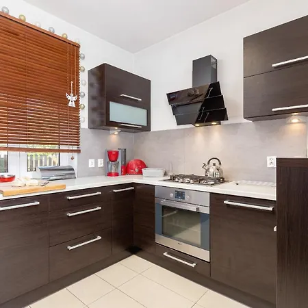 Three-bedroom House Czarnochowice By Renters *