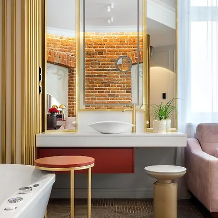 Golden Queen Hotell
