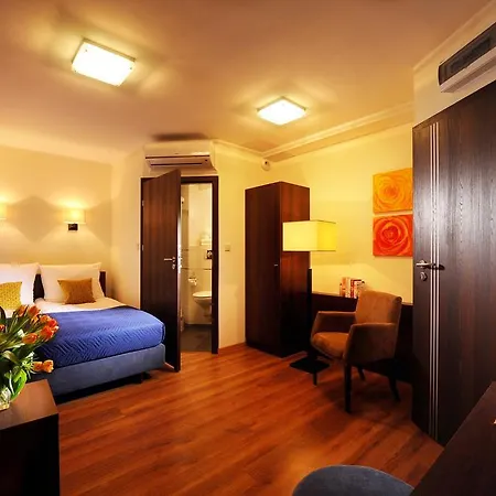 Armon Aparthotel 3*
