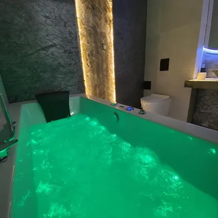 Apartment Silver Shine Jacuzzi