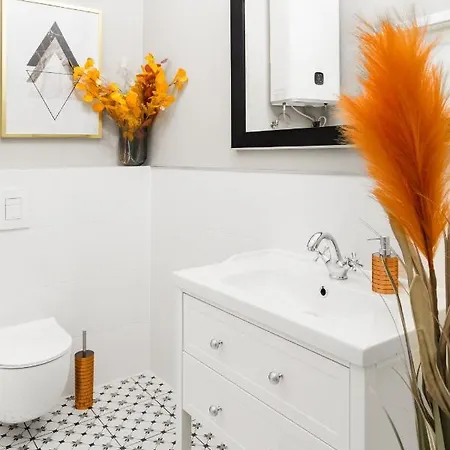 Glamorous In Heart Of Old Town Apartment