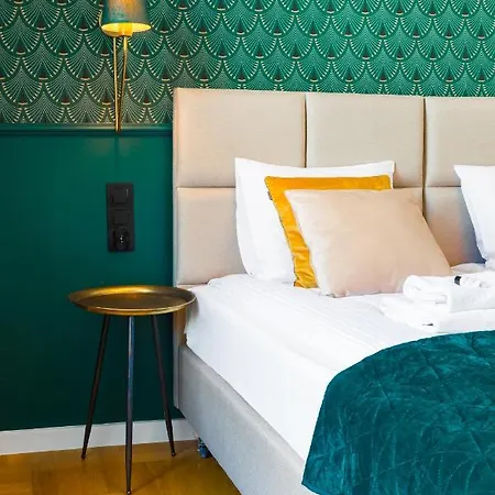 Glamorous In Heart Of Old Town Apartment