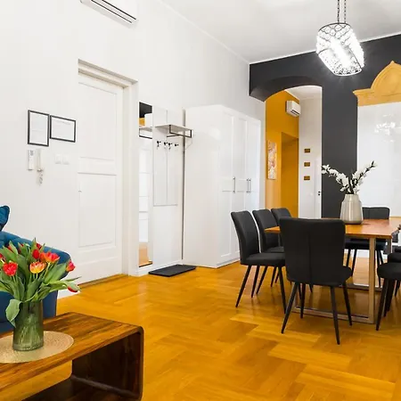 Glamorous In Heart Of Old Town Apartment *