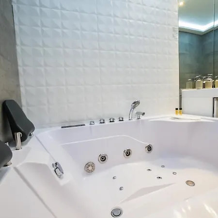 Apartment Leo Main Square *