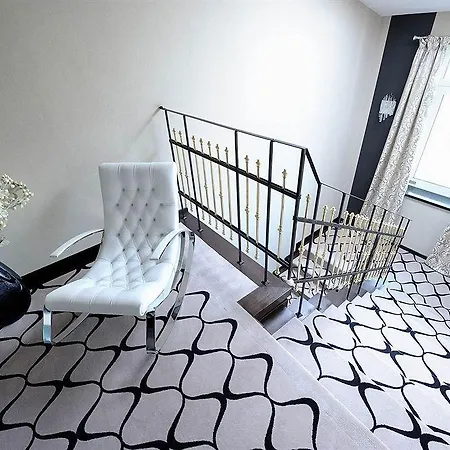 Queen Boutique Hotel