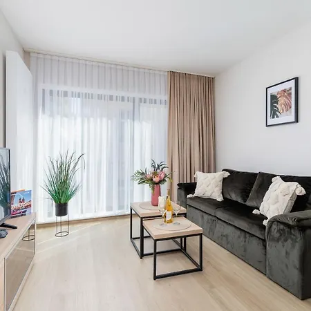 Modern Srodmiescie By Renters Apartment