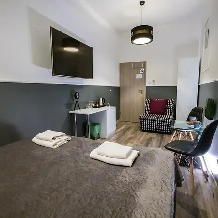 Leo Main Square Apartment