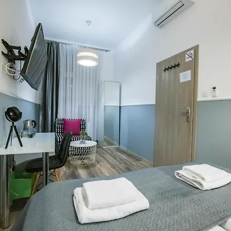 Leo Main Square Apartment