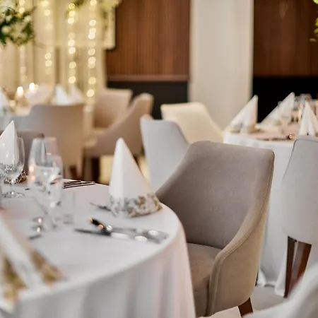 Grand Ascot Hotel