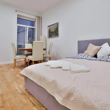 Art Palace Apartment *