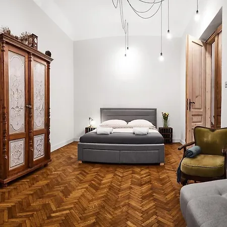 Househost Apartment: Jozefa Dietla 73/7 Apartment Krakow