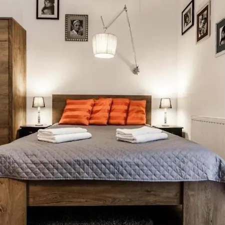 Lovely Old Town Apartment *