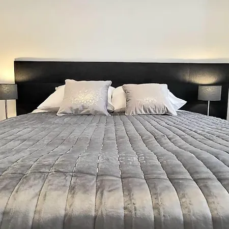 Modern Silver 2 Bosacka Old Town Apartment
