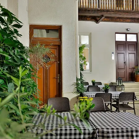 Art Palace Apartment *