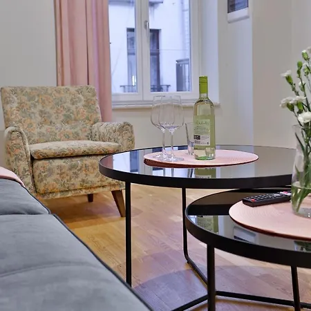 Art Palace Apartment *