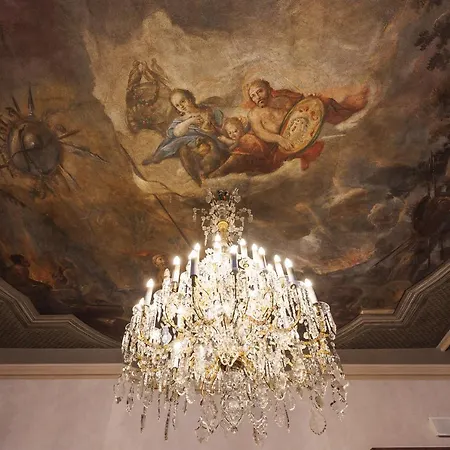 מלון H15 Luxury Palace - Destigo