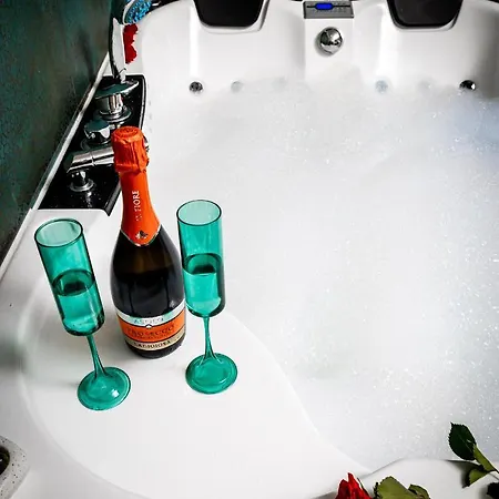Apartament Jacuzzi&bike Apartment, *