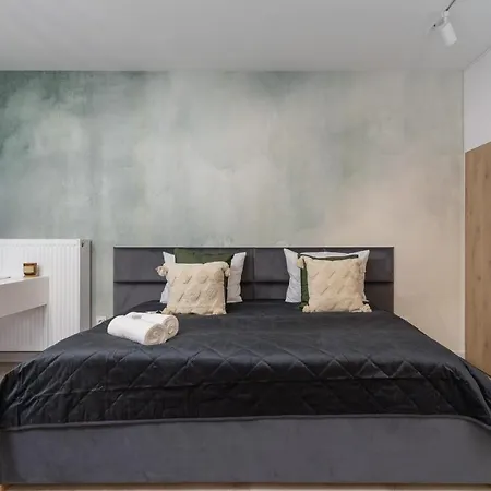 Deluxe Cracow Arianska By Renters Apartment Krakow