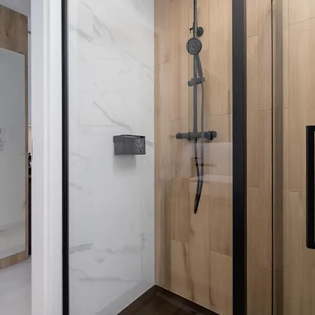 Apartment Deluxe Cracow Arianska By Renters Krakow