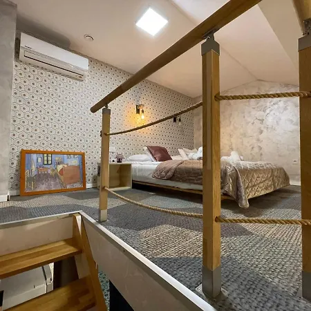 Apartment Main Square Platan Loft Collection