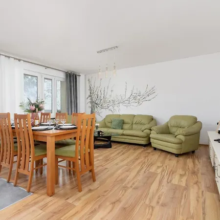 Lägenhet Grota Roweckiego Ruczaj Cracow By Renters *