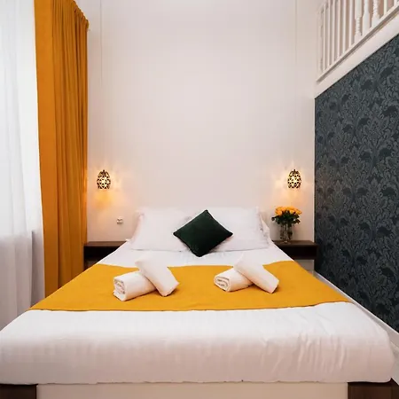 Hive Family House Hotel *