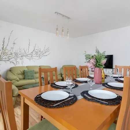 Grota Roweckiego Ruczaj Cracow By Renters Lägenhet *