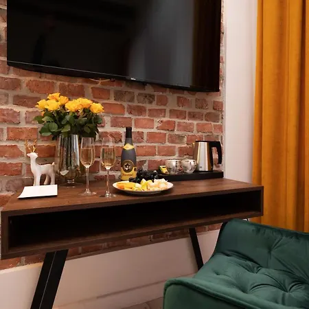 Hive Family House Hotel *