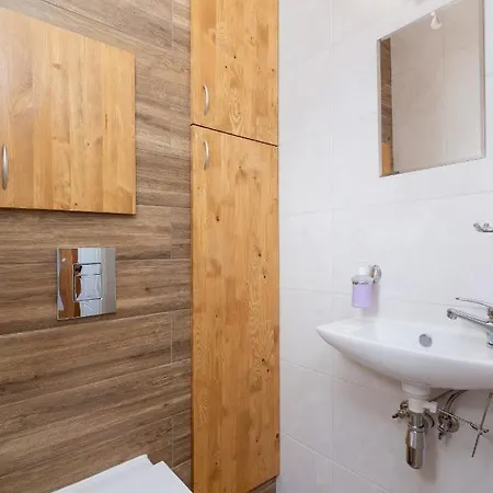 Lägenhet Grota Roweckiego Ruczaj Cracow By Renters