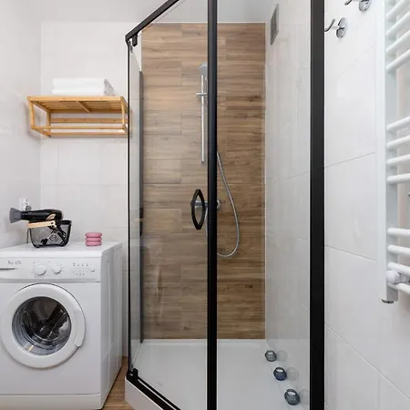 Grota Roweckiego Ruczaj Cracow By Renters Lägenhet *