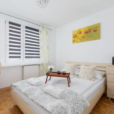Grota Roweckiego Ruczaj Cracow By Renters Lägenhet Kraków