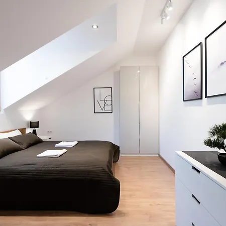 Apartment Neo Sky Apartment, Free Parking, 15 Min Walk Old Town&kazimierz - By Homelike