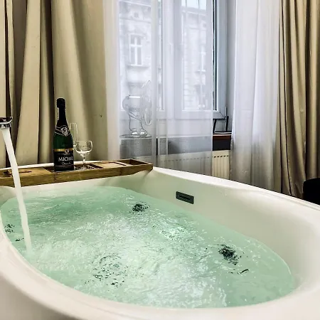 Premium Jacuzzi For Couples, Old Town Apartament