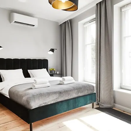 Househost :miodowa 42/4b Apartament *