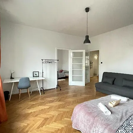 Big And Cozy Bedroom In Kwatera prywatna Kraków