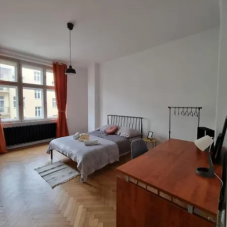 Kwatera prywatna Big And Cozy Bedroom In *