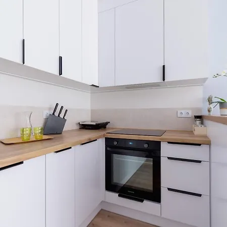 Tauron Arena Premium With Underground & Outdoor Parking By Renters Prestige Apartment