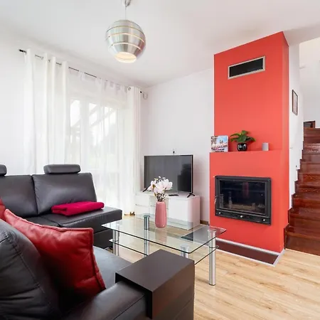 Three-bedroom House Czarnochowice By Renters Holiday home