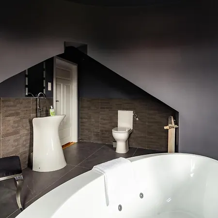 The Castle & - Free Parking - (adults Only) Apartment