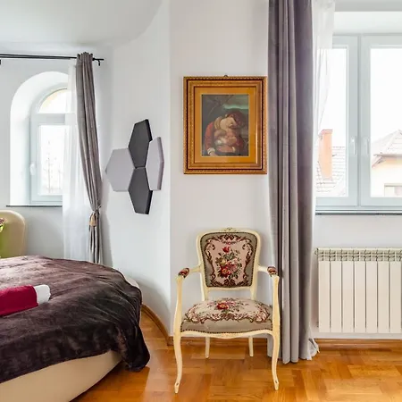 The Castle & - Free Parking - (adults Only) Apartment