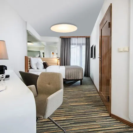 Ξενοδοχείο Leonardo Boutique Center 4*
