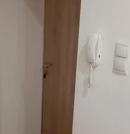 Apartment Self Check - In Topolowa Ideal Location Next To Main Rail, 10 Min To Main Square By Foot *