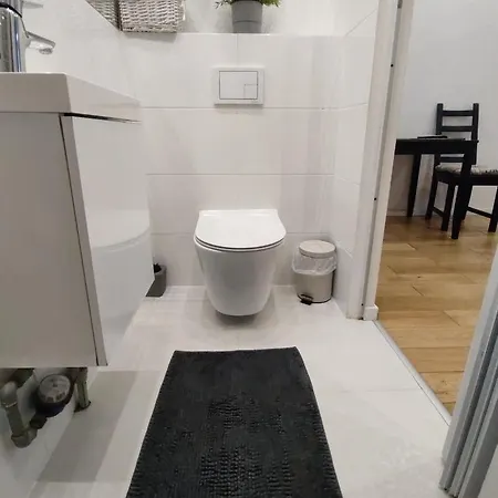 Self Check - In Topolowa Ideal Location Next To Main Rail, 10 Min To Main Square By Foot Apartment Krakow